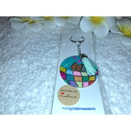   Kézzel festett kulcstartó, akril alapon "Cicák a takaró alatt"
