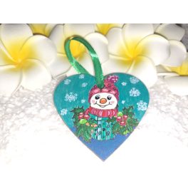   Kézzel festett szív alakú kísérőkártya és hűtőmágnes egyben "Hóember"